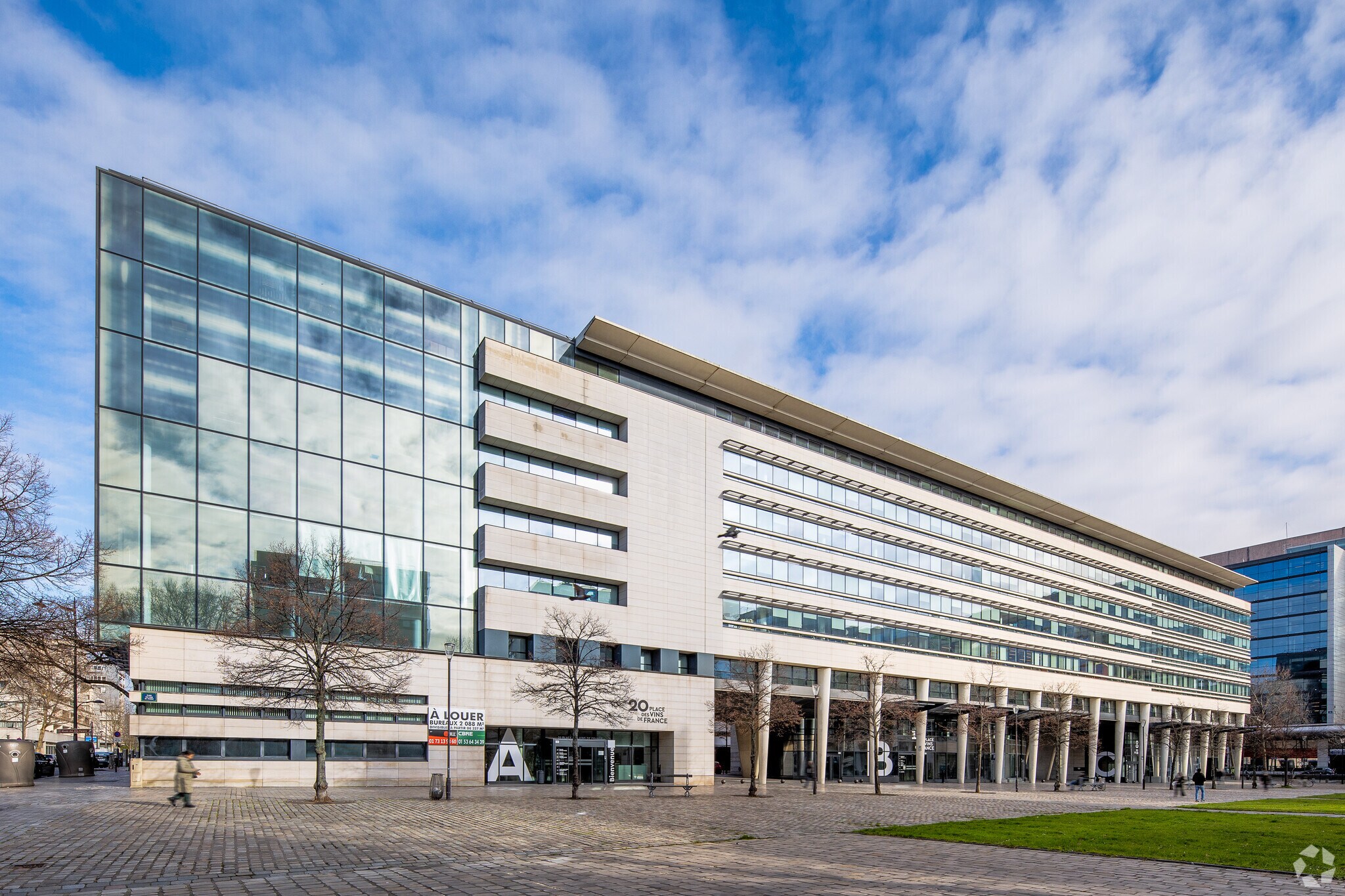 2-22 Place Des Vins De France, Paris for lease Primary Photo- Image 1 of 13