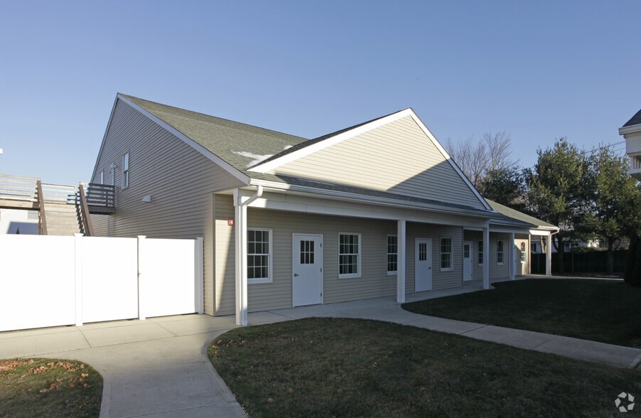 1116 Main Rd, Riverhead, NY à vendre - Photo du bâtiment - Image 3 de 4