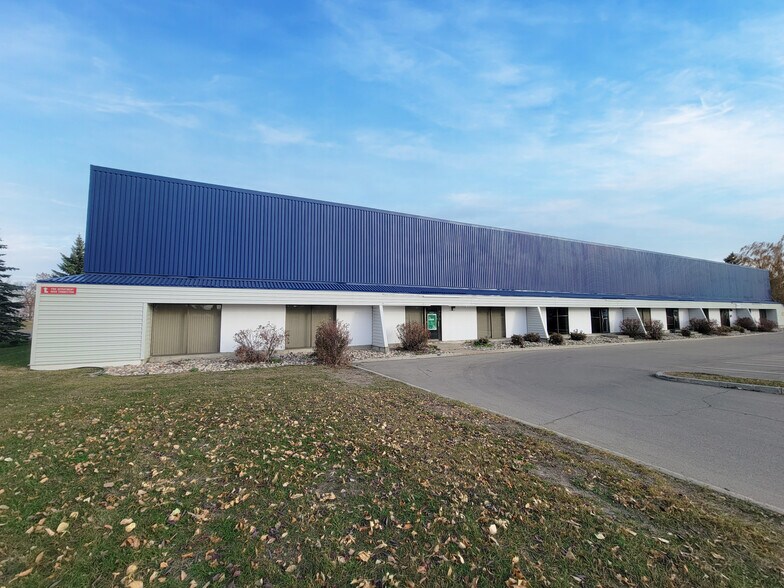 16636-16644 117 Av NW, Edmonton, AB à louer - Photo du bâtiment - Image 2 de 4