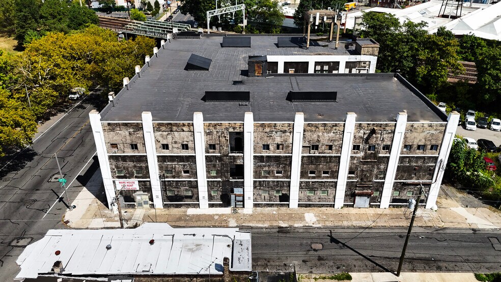 2066 W Hunting Park Ave, Philadelphia, PA à louer - Photo du bâtiment - Image 2 de 3