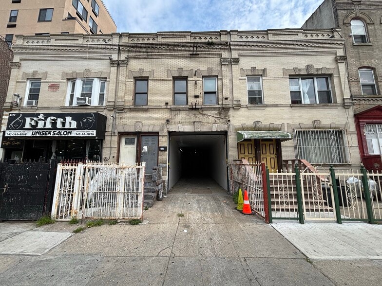 2179 Clarendon Rd, Brooklyn, NY à vendre - Photo du bâtiment - Image 3 de 8