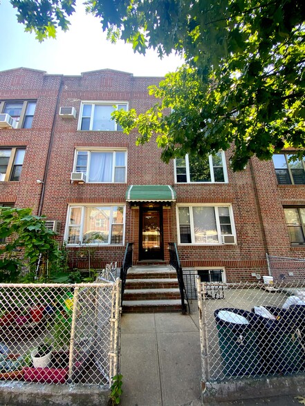 3047 49th St, Astoria, NY à vendre - Photo principale - Image 1 de 1