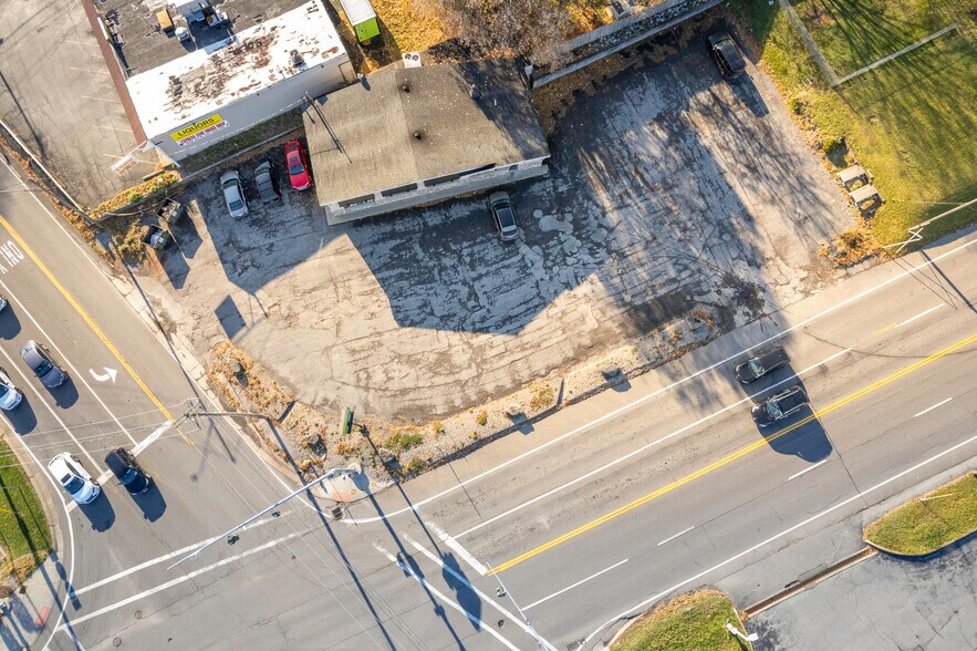 501 7th North St, Liverpool, NY à vendre - Photo du bâtiment - Image 2 de 12