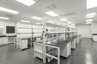 200-206 Welsh Rd, Horsham Township, PA for lease Interior Photo- Image 2 of 12