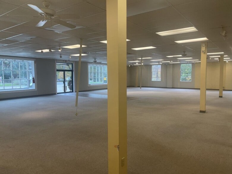 631-643 Danbury Rd, Wilton, CT for lease - Interior Photo - Image 2 of 17