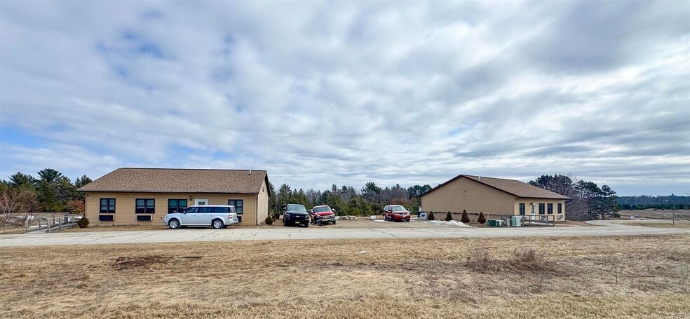 W7840 Airport Rd, Crivitz, WI for sale - Primary Photo - Image 1 of 12