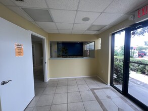 2009-2025 S McCall Rd, Englewood, FL for lease Interior Photo- Image 2 of 9