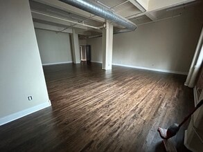817 Main St, Cincinnati, OH for lease Interior Photo- Image 2 of 4