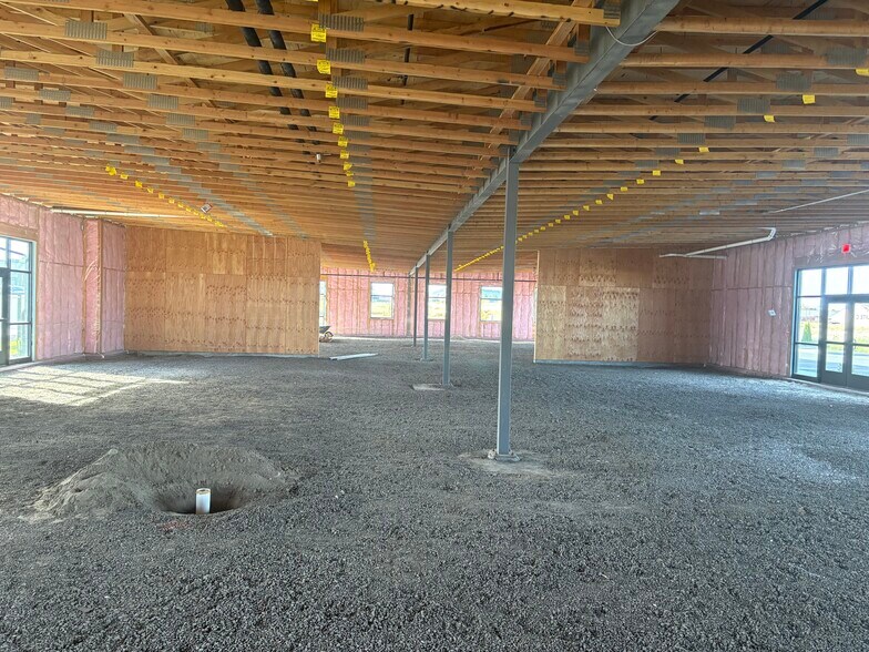 7034 W Clearwater Ave, Kennewick, WA à louer - Photo du bâtiment - Image 3 de 11