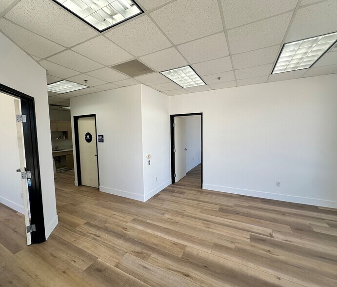 19391 Newhall St, Palm Springs, CA for lease - Building Photo - Image 2 of 4