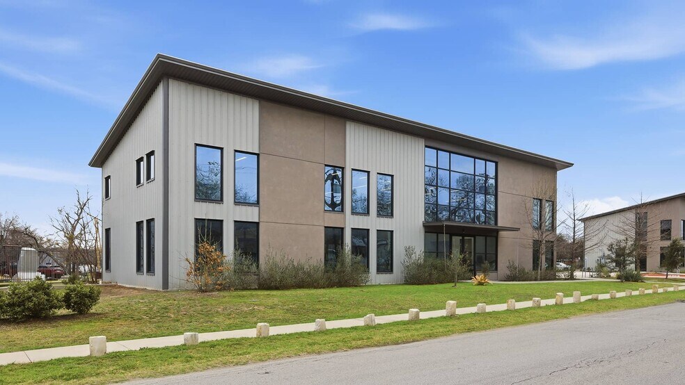 411 Radam Ln, Austin, TX à louer - Photo du bâtiment - Image 2 de 9