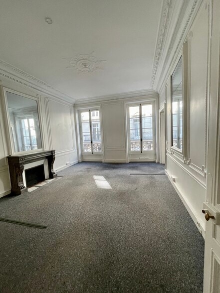 16 Rue Jean Mermoz, Paris for lease - Building Photo - Image 3 of 8