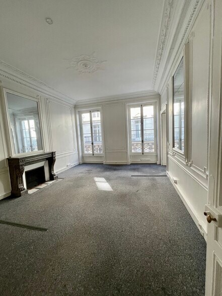 16 Rue Jean Mermoz, Paris à louer - Photo du bâtiment - Image 3 de 8