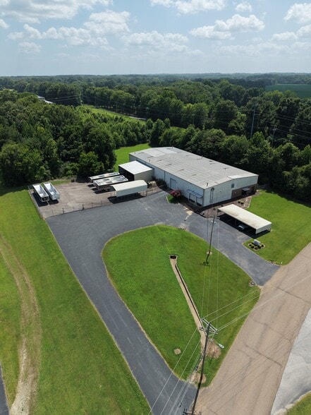 208 Edwards Dr, Jackson, TN for lease - Building Photo - Image 2 of 5