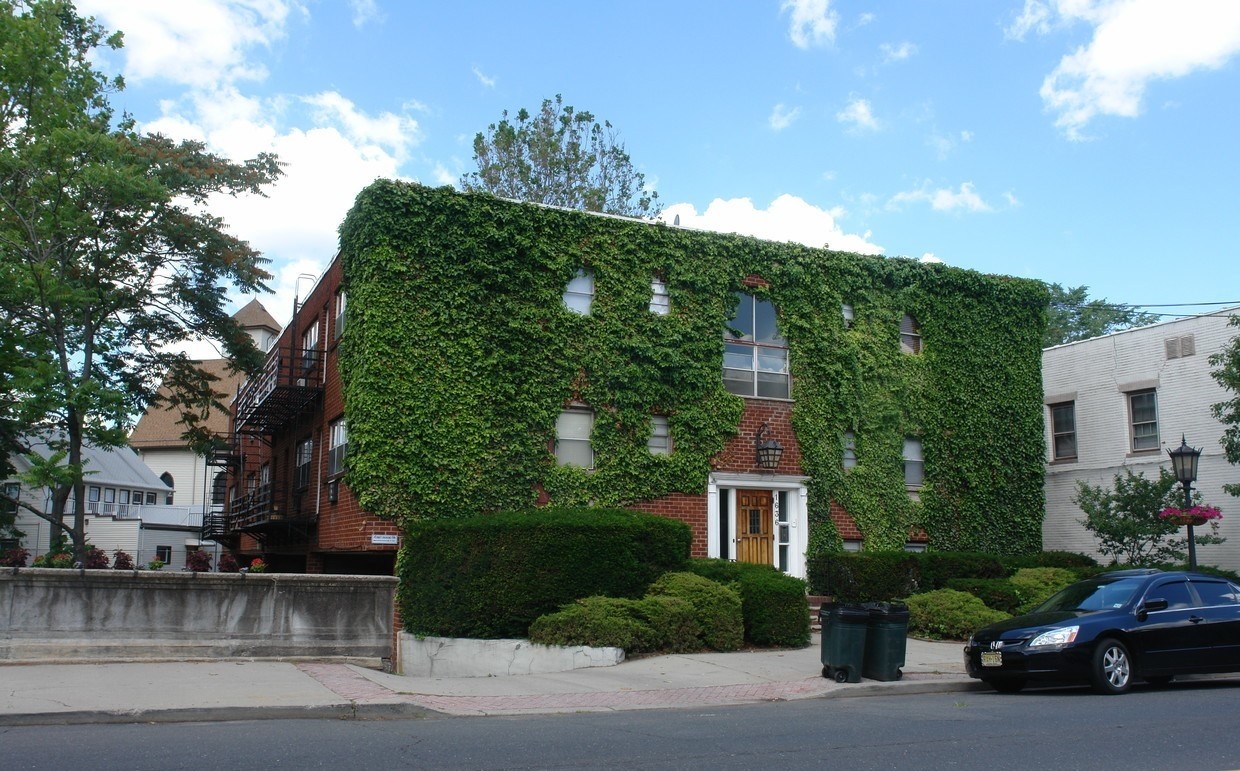 1636 Irving St, Rahway, NJ for sale Primary Photo- Image 1 of 1