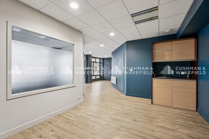 202-204 Rue Marcel Mérieux, Lyon for lease - Interior Photo - Image 2 of 16
