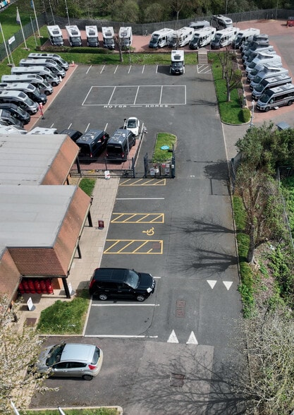 5 Higham Rd, Wellingborough à louer - Photo du bâtiment - Image 3 de 7