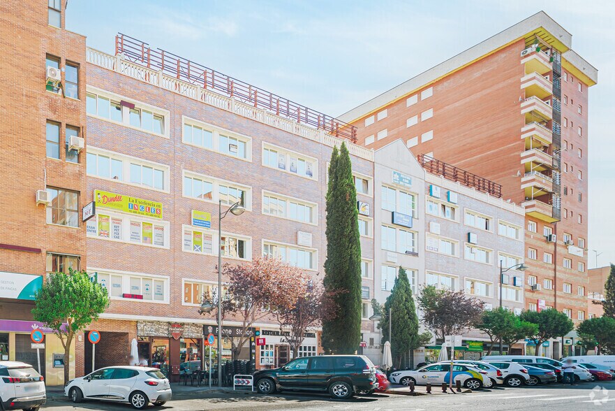 Avenida Rey Juan Carlos i, Leganés, Madrid à vendre - Photo du bâtiment - Image 2 de 3