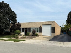 990 Criss Cir, Elk Grove Village, IL for lease Interior Photo- Image 2 of 13