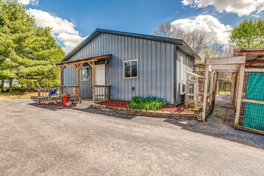 1344 E 500 N, Albion, IN à vendre - Photo du bâtiment - Image 3 de 24