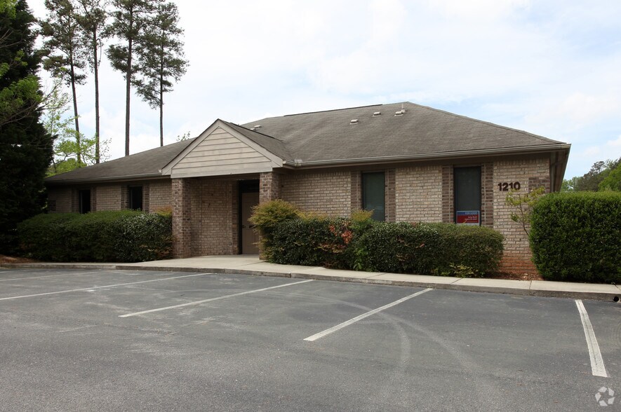 1210 SE Maynard Rd, Cary, NC à louer - Photo du bâtiment - Image 3 de 5