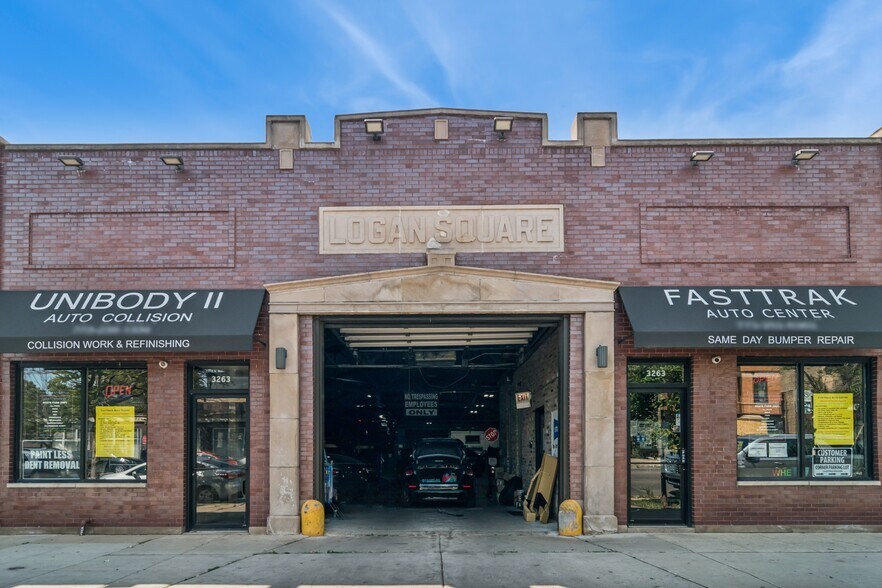 3263 W Fullerton Ave, Chicago, IL à vendre - Photo du bâtiment - Image 2 de 17