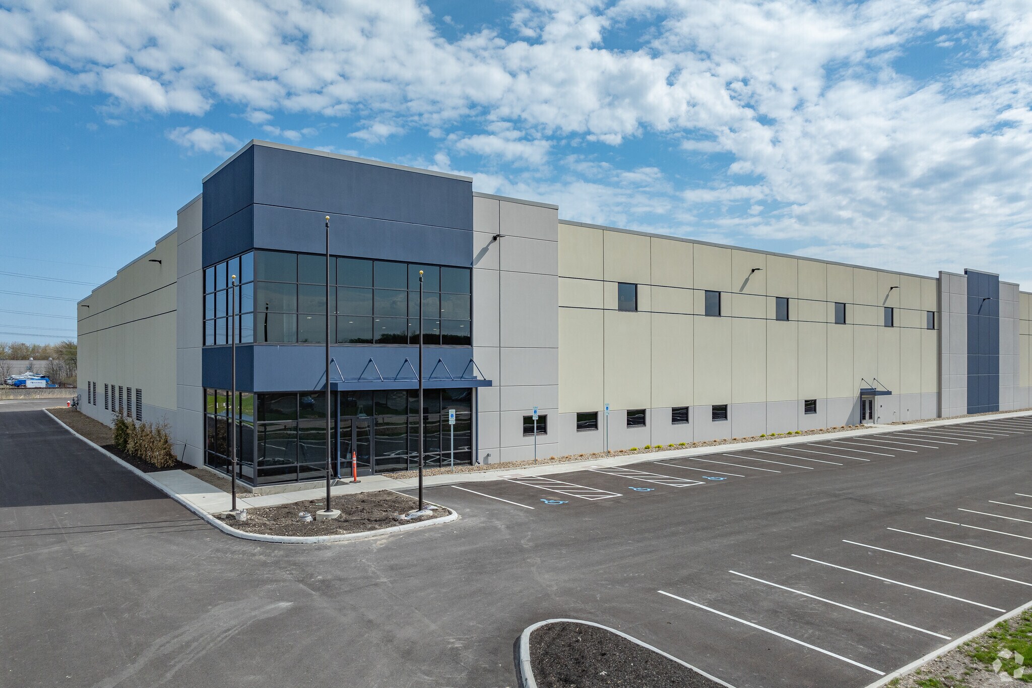 37988 Avon Commerce Pky, Avon, OH for lease Primary Photo- Image 1 of 10