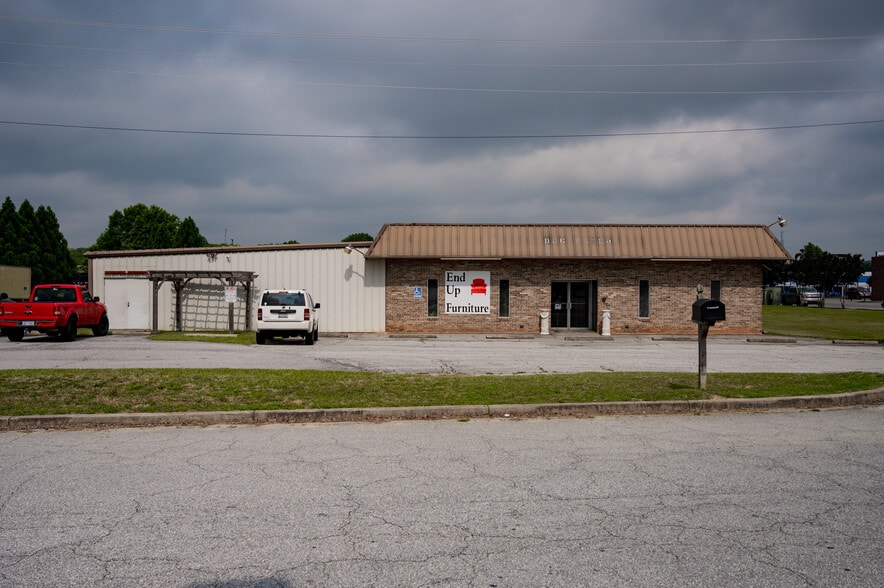 10 Hendrix Dr, Greenville, SC for lease - Building Photo - Image 3 of 6