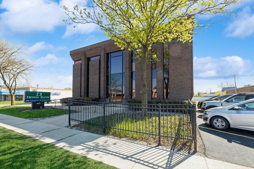 8233 S Harlem Ave, Bridgeview, IL à louer - Photo du bâtiment - Image 3 de 20