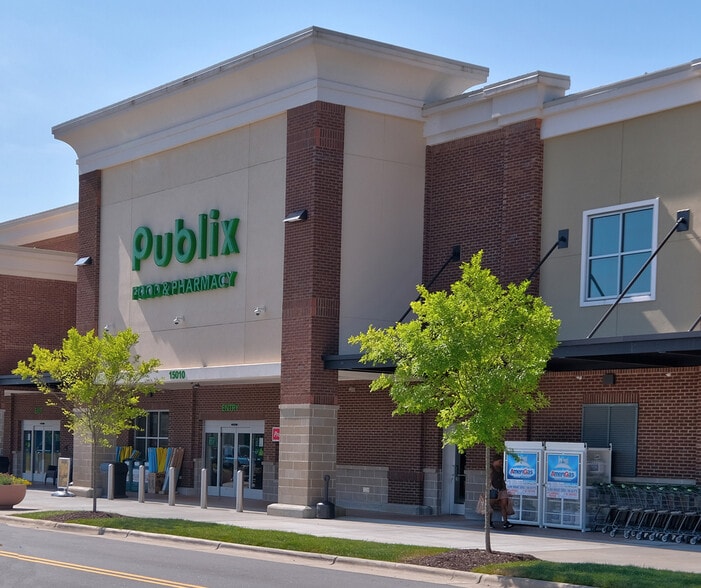 14013 N Creek Village Dr, Huntersville, NC for lease - Building Photo - Image 2 of 4