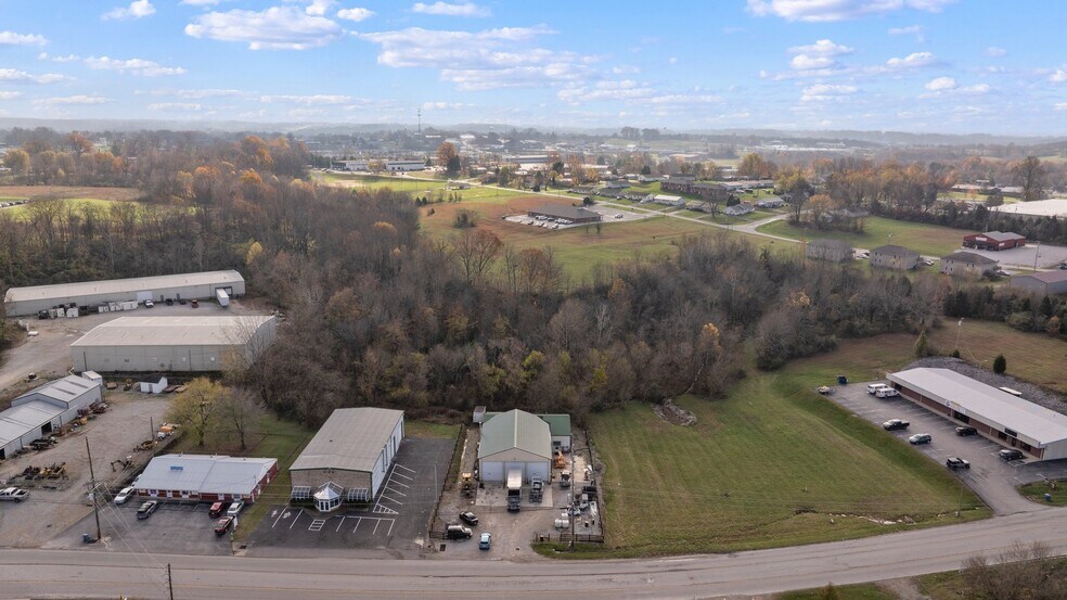 321 Reynolds Rd, Glasgow, KY à vendre - Photo du bâtiment - Image 3 de 8