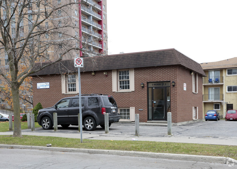 5 Hickory St E, Waterloo, ON à louer - Photo du bâtiment - Image 1 de 2