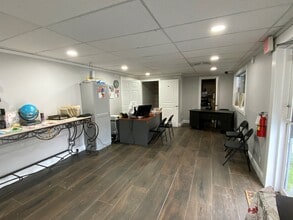 2040 Indian Rd, West Palm Beach, FL for sale Interior Photo- Image 2 of 2