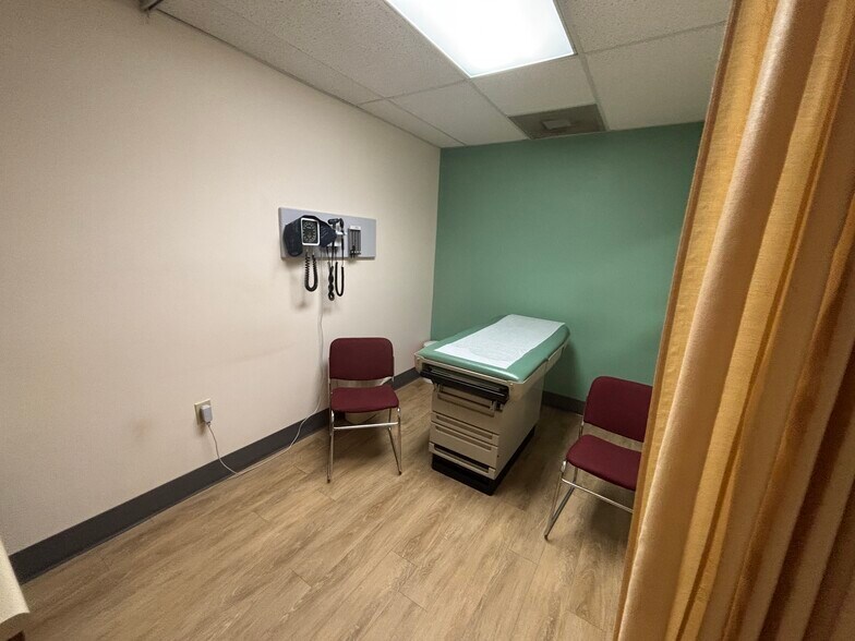 112 Surgical Blvd, Seneca, SC à vendre - Photo du bâtiment - Image 3 de 5