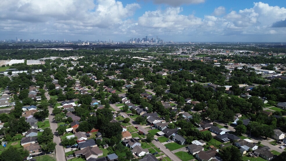 3046 Golfcrest Blvd, Houston, TX for sale - Building Photo - Image 3 of 33