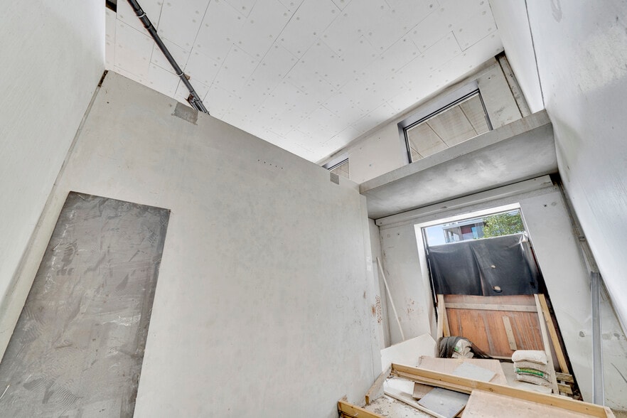 6 Royal Wharf Walk, London for lease - Interior Photo - Image 3 of 3