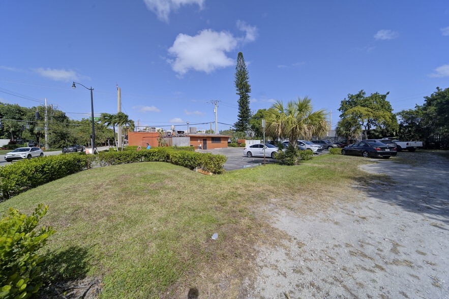 600 S Dixie Hwy W, Pompano Beach, FL for sale - Building Photo - Image 2 of 26