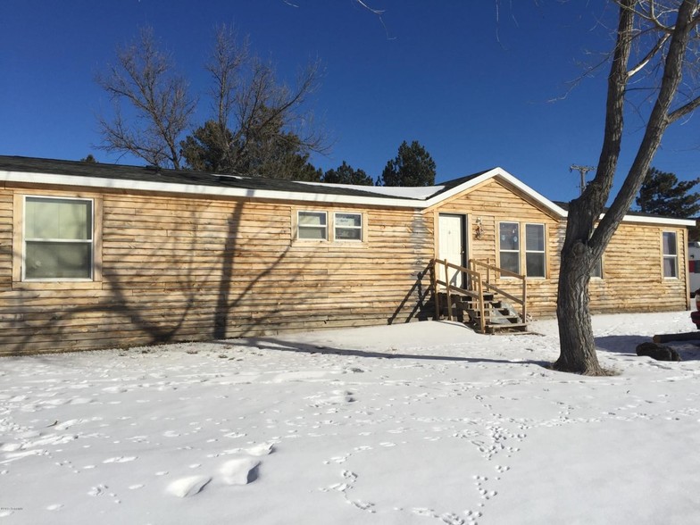 901 5th St, Upton, WY à vendre - Photo principale - Image 1 de 1