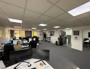 St George Sq, Bolton for lease Interior Photo- Image 2 of 4