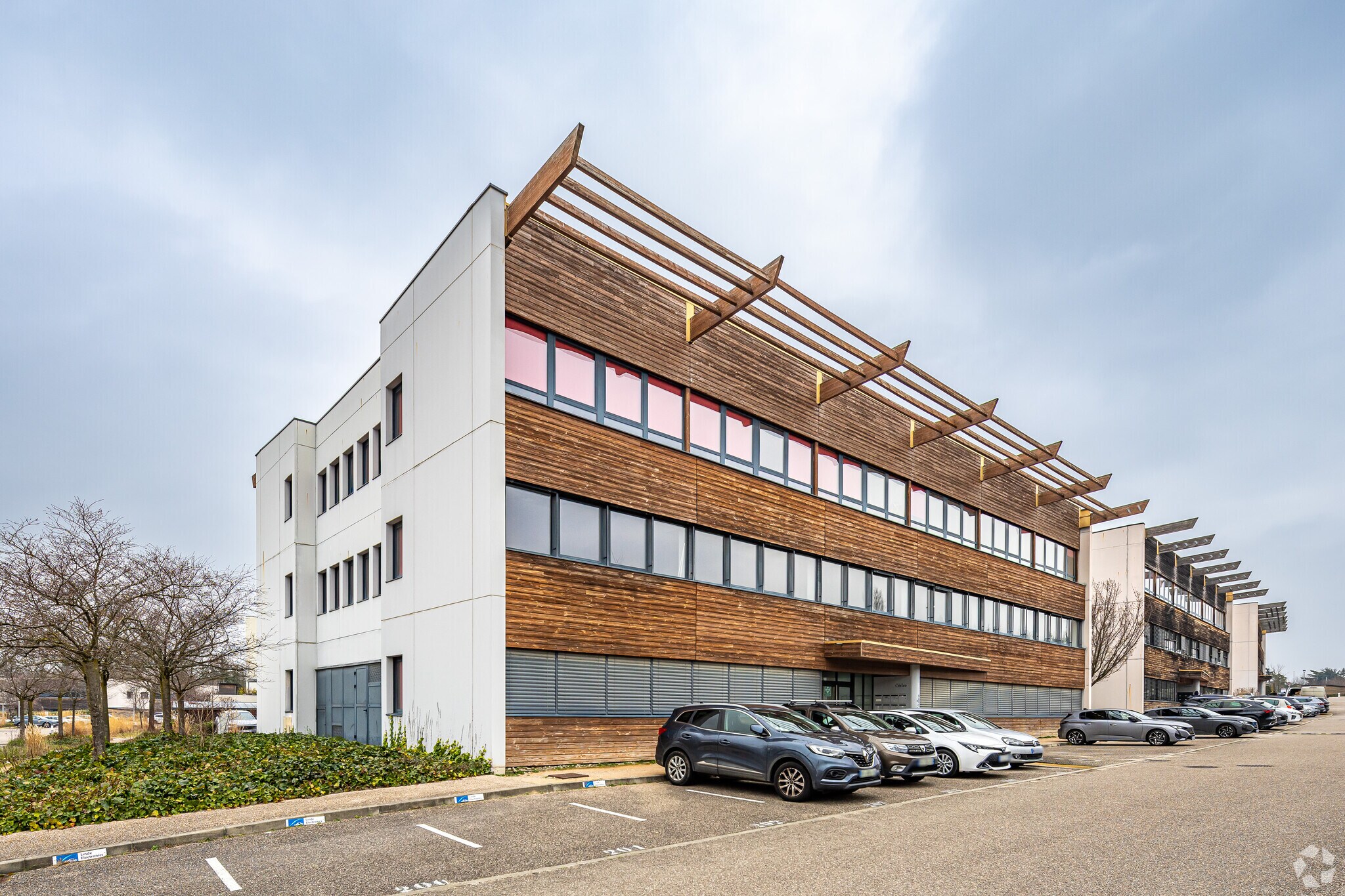 97 Allée Alexandre Borodine, Saint-Priest for lease Primary Photo- Image 1 of 3