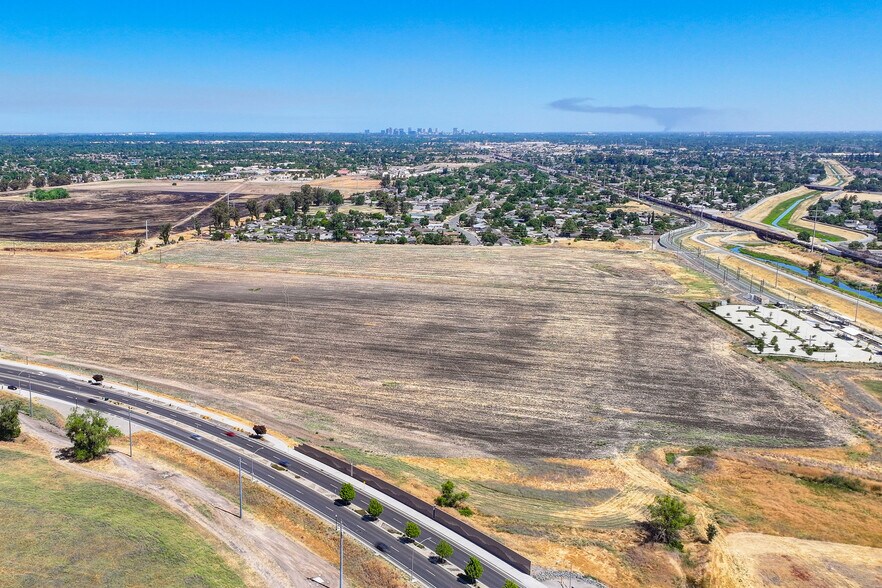 Cosumnes River Blvd, Sacramento, CA à vendre - Aérien - Image 3 de 5