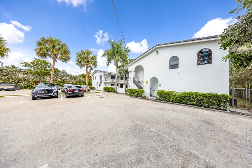 1350-1400 NE 5th Ter, Fort Lauderdale, FL à vendre - Photo du bâtiment - Image 3 de 26
