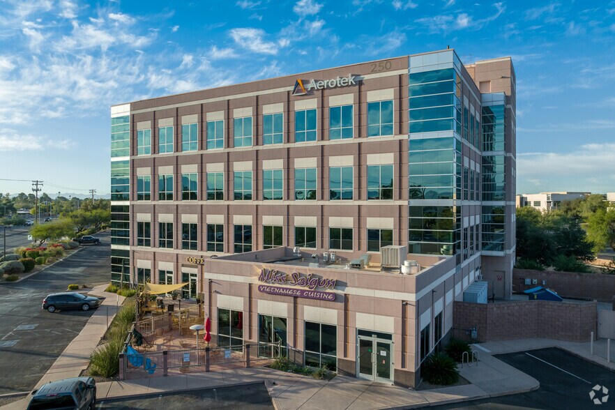 250 S Craycroft Rd, Tucson, AZ à louer - Photo du bâtiment - Image 1 de 5