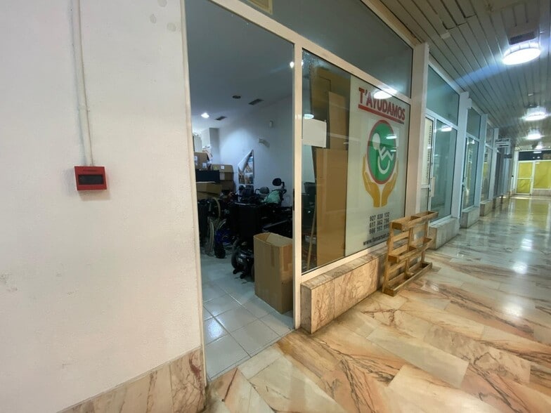 Retail in Cáceres, Cáceres for sale - Building Photo - Image 1 of 2