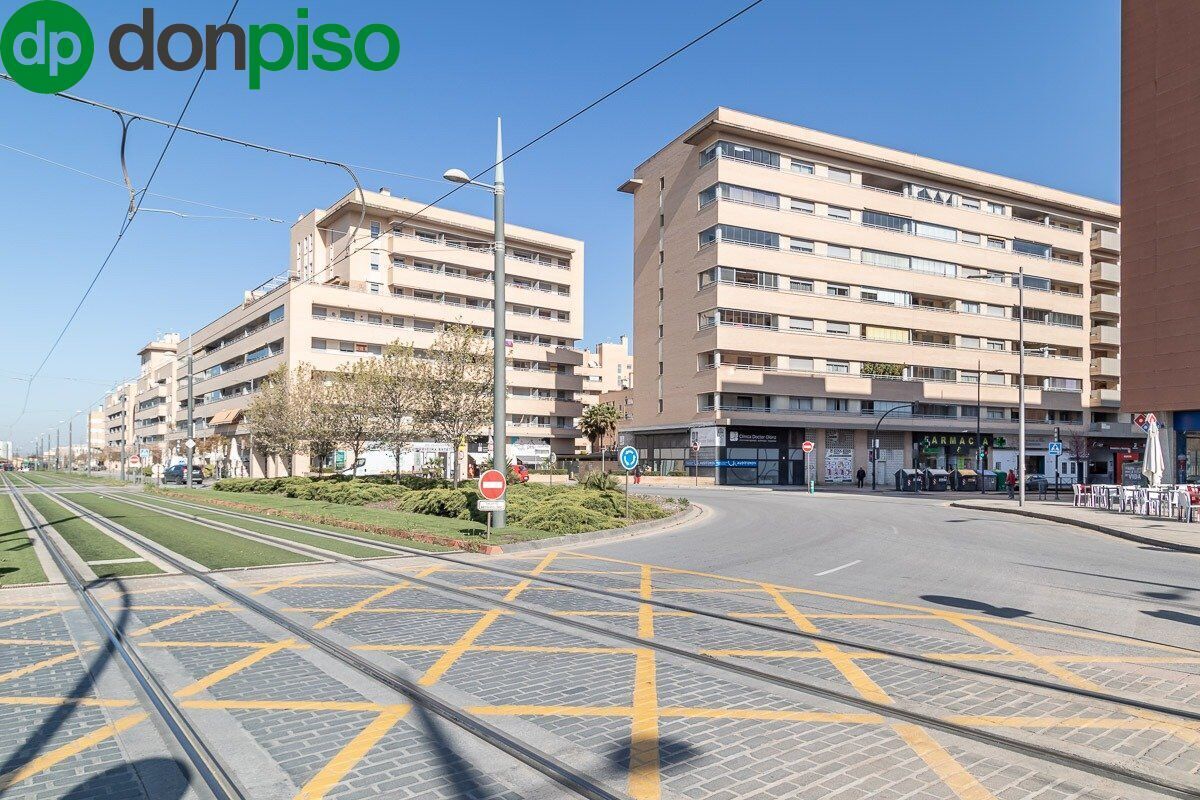 Retail in Granada for sale Building Photo- Image 1 of 12