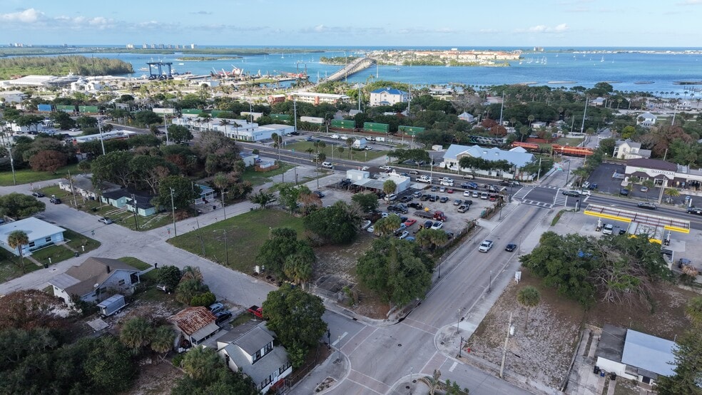 409 Cedar Pl, Fort Pierce, FL à vendre - Aérien - Image 2 de 9
