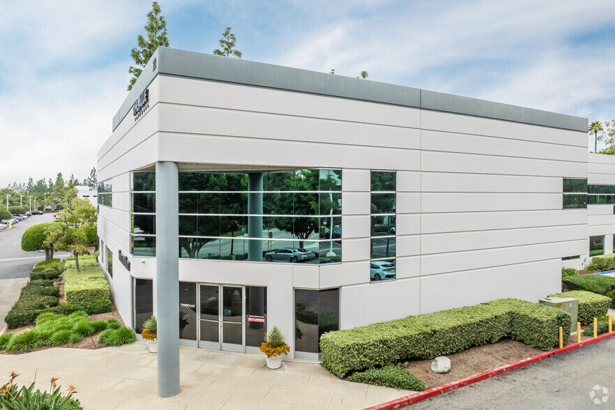 22 Mauchly Ave, Irvine, CA à louer - Photo du bâtiment - Image 2 de 4