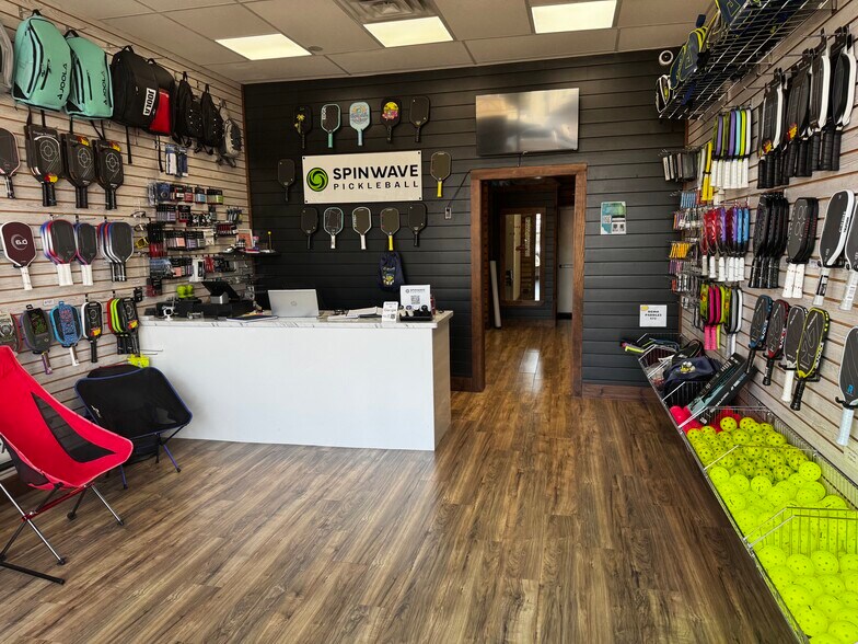 5650 Merrick Rd, Massapequa, NY à louer - Photo du bâtiment - Image 3 de 10