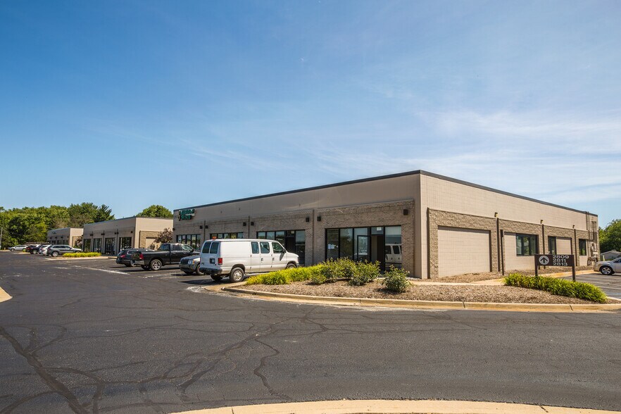 2807 Jolly Rd, Okemos, MI for lease - Primary Photo - Image 1 of 3