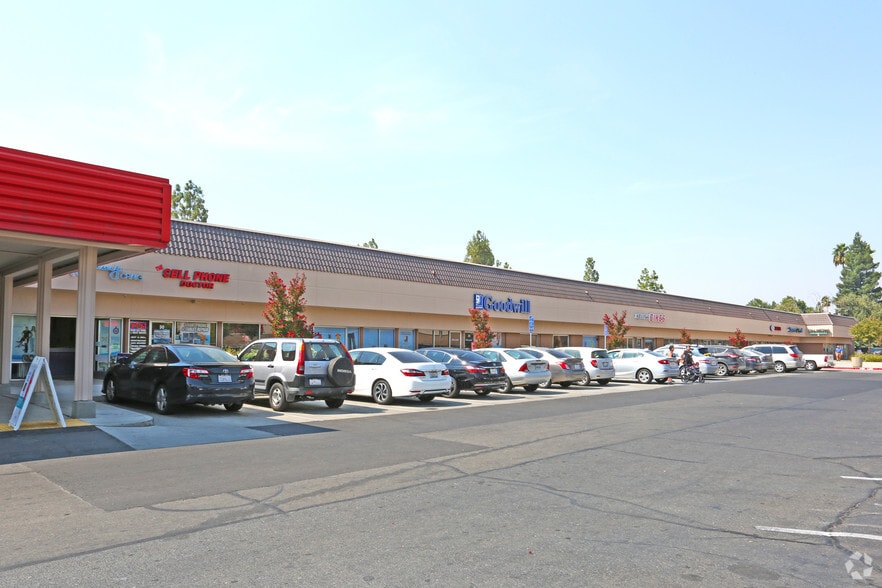 106-150 W Olive Ave, Merced, CA for lease - Primary Photo - Image 2 of 5